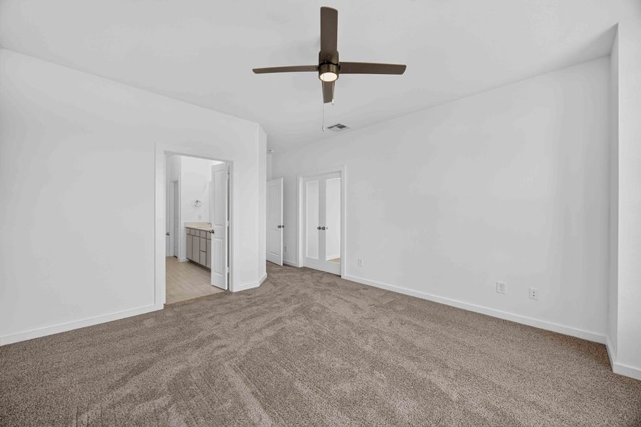 Spacious, unfurnished interior of a new home in La Segarra 40', Brookshire (Image 27).