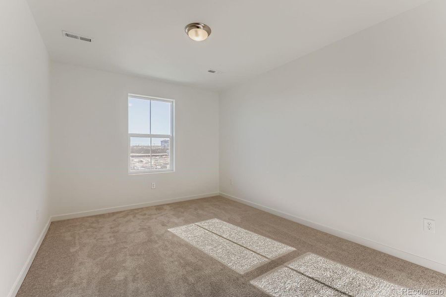 Spacious, unfurnished interior of a new home in Parterre, Thornton (Image 12).