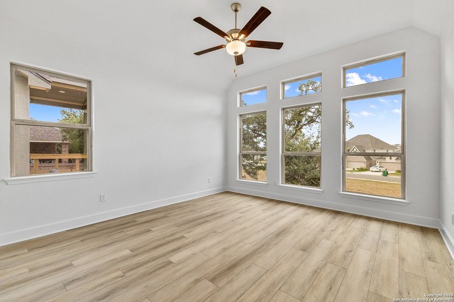 Spacious, unfurnished interior of a new home in Ventana, Bulverde (Image 18).