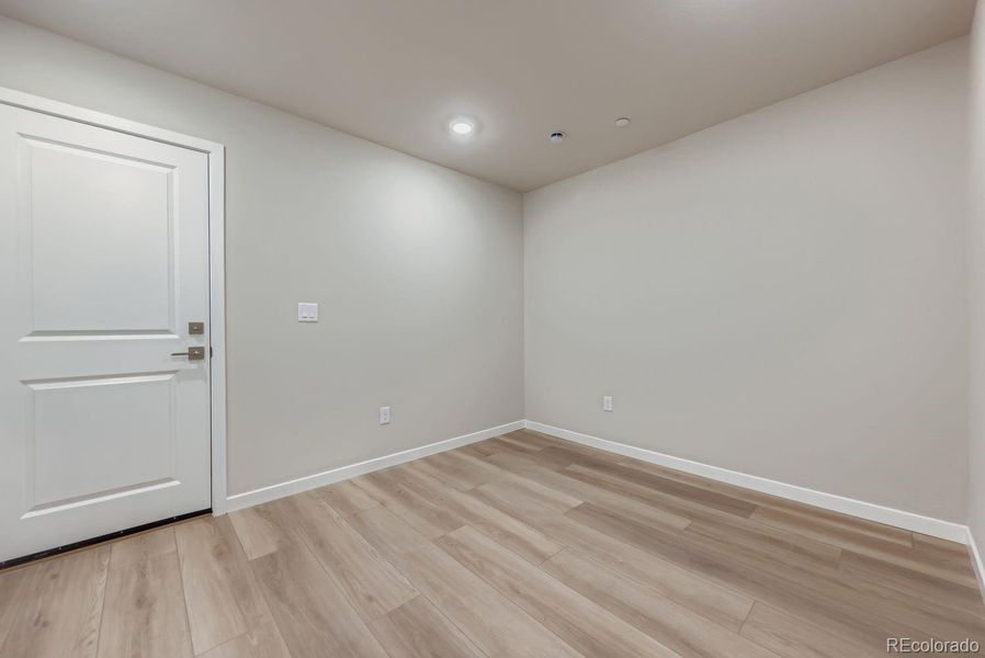 Spacious, unfurnished interior of a new home in Uplands, Westminster (Image 31).