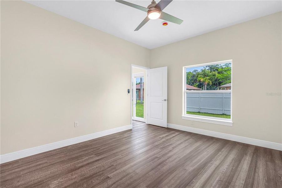 Spacious, unfurnished interior of a new home in , Daytona Beach (Image 28).