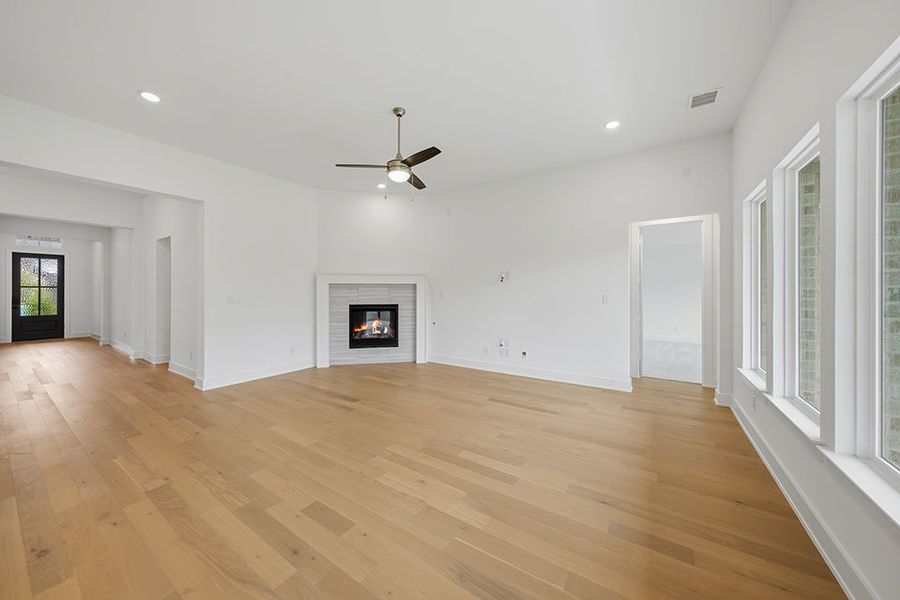 Spacious, unfurnished interior of a new home in Solterra Texas, Mesquite (Image 19).