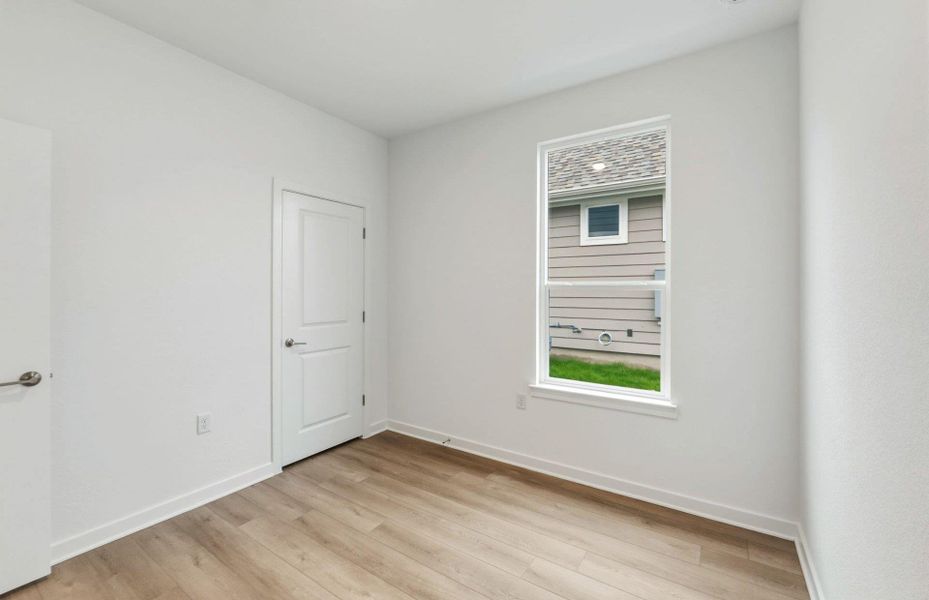 Spacious, unfurnished interior of a new home in Sun City Texas, Georgetown (Image 22).