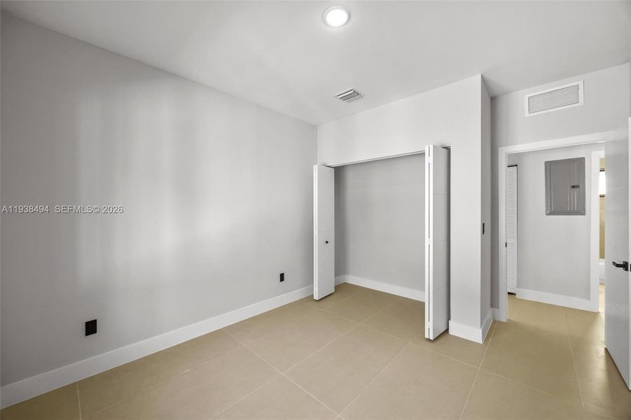 Spacious, unfurnished interior of a new home in , Hallandale Beach (Image 16).