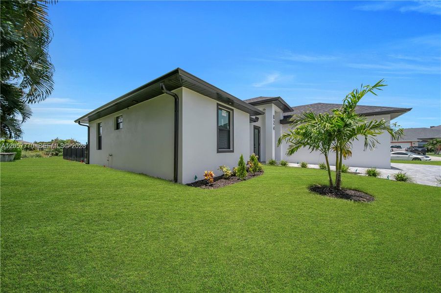 Exterior details and patio area of a home in , Cape Coral (Image 3).