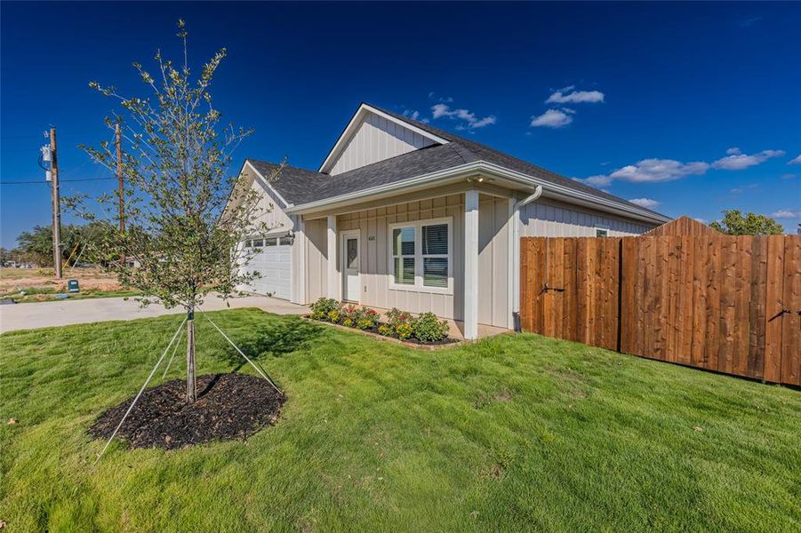 Exterior details and patio area of a home in , Sulphur Springs (Image 25).