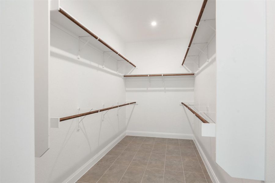 Spacious, unfurnished interior of a new home in Persimmon, Buda (Image 12).