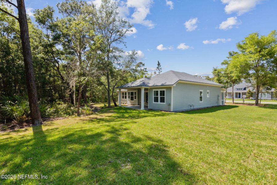 Exterior details and patio area of a home in , Yulee (Image 26).
