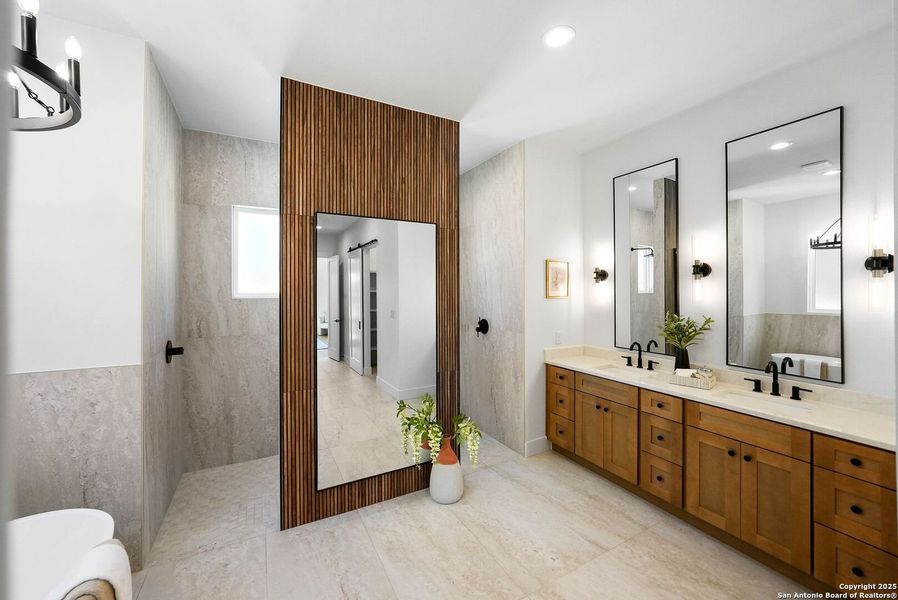 Furnished interior view inside a new home in , Bandera (Image 28).