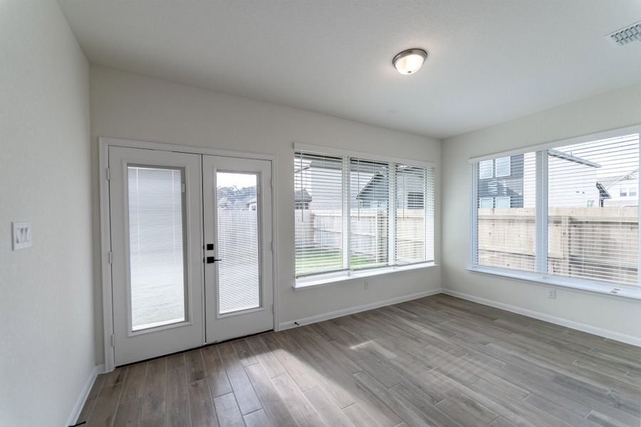 Spacious, unfurnished interior of a new home in Arcadia Ridge, San Antonio (Image 12).