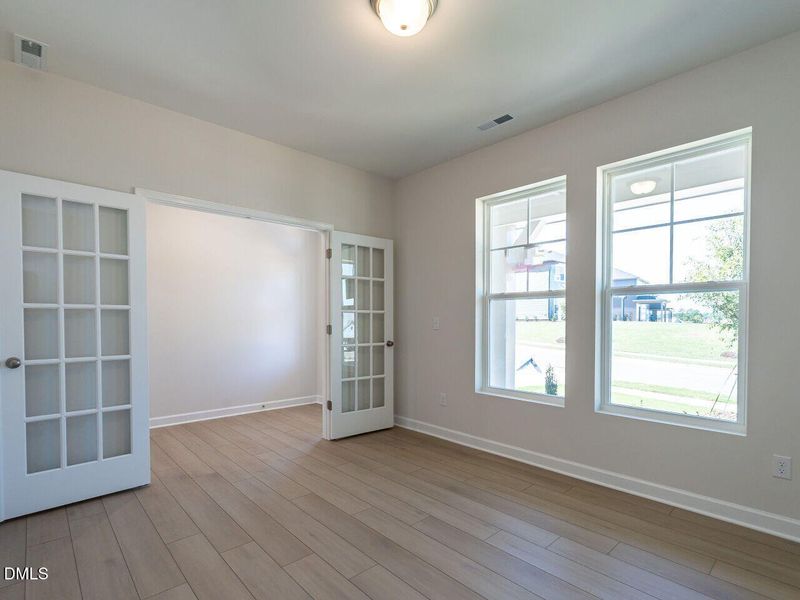 005-1280x960-office 005-1280x960-office