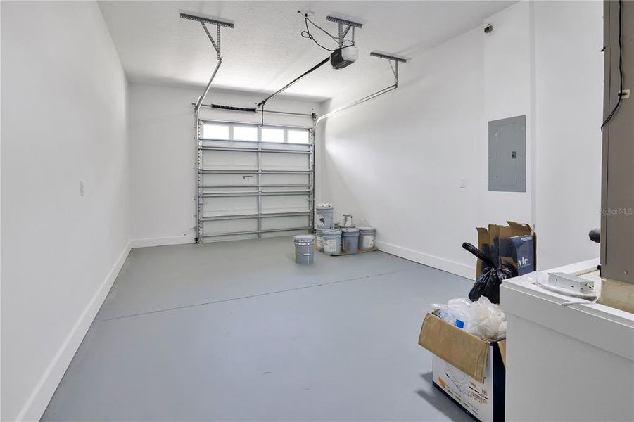 Spacious, unfurnished interior of a new home in , Winter Garden (Image 32).