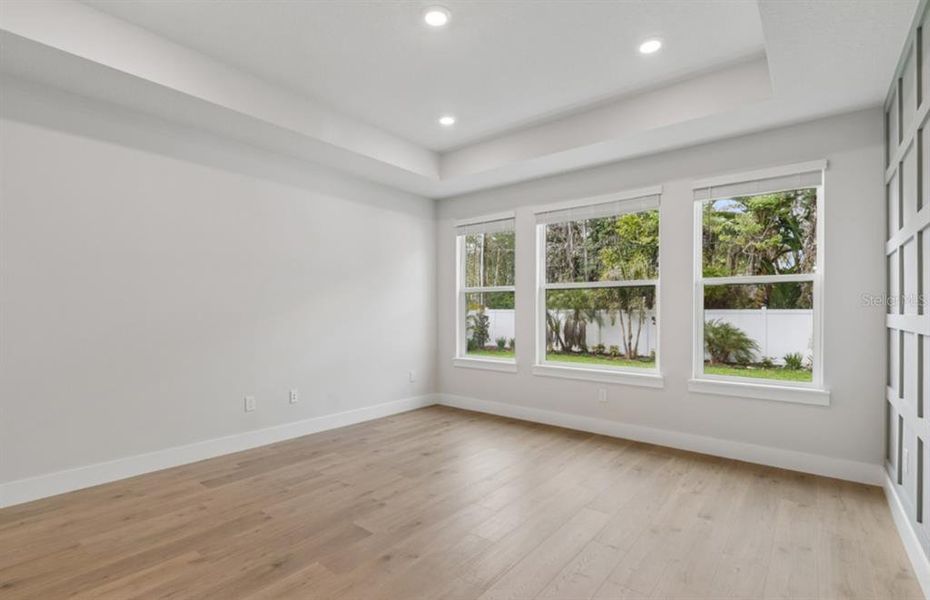 Spacious, unfurnished interior of a new home in , Tampa (Image 8).