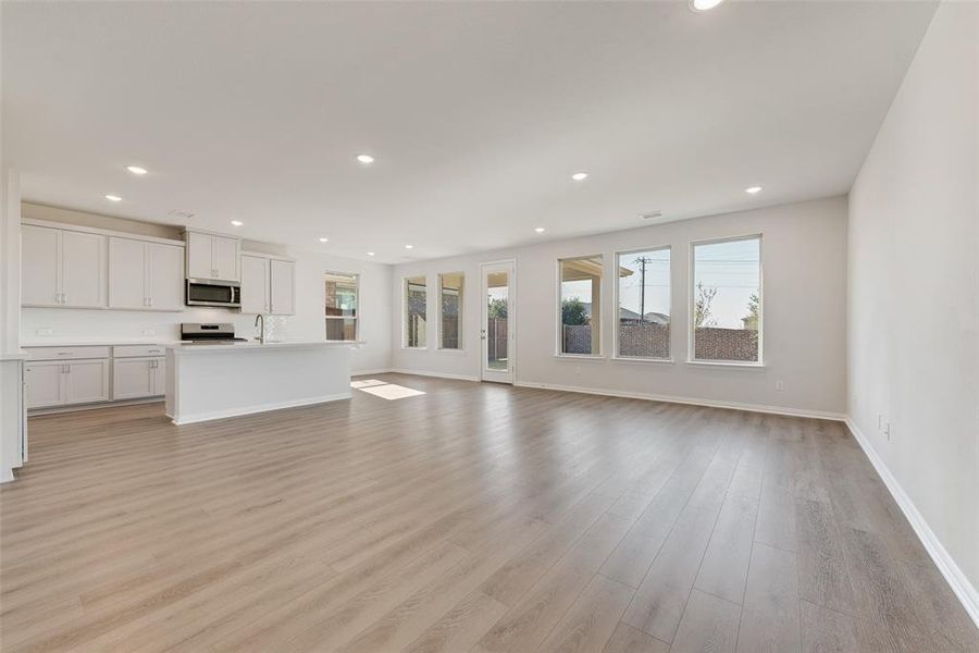 Spacious, unfurnished interior of a new home in Walden Pond, Forney (Image 29).