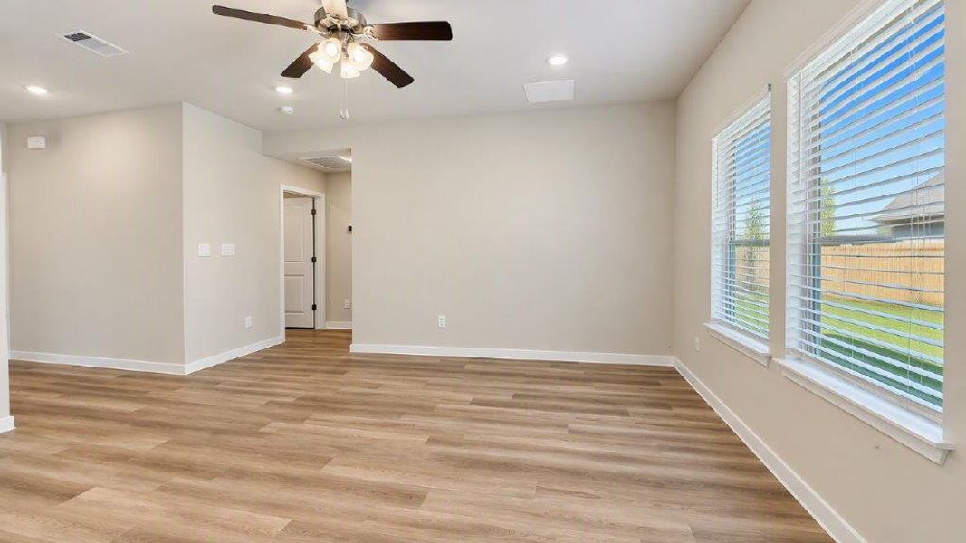 Spacious, unfurnished interior of a new home in Royal Oak South, Corpus Christi (Image 8).