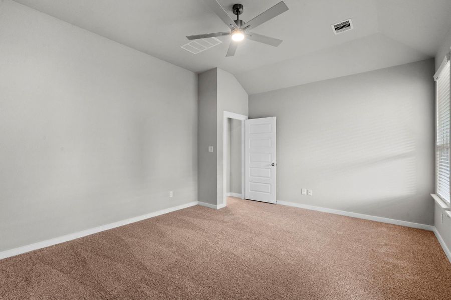 Spacious, unfurnished interior of a new home in Briarwood Crossing, Rosenberg (Image 35).