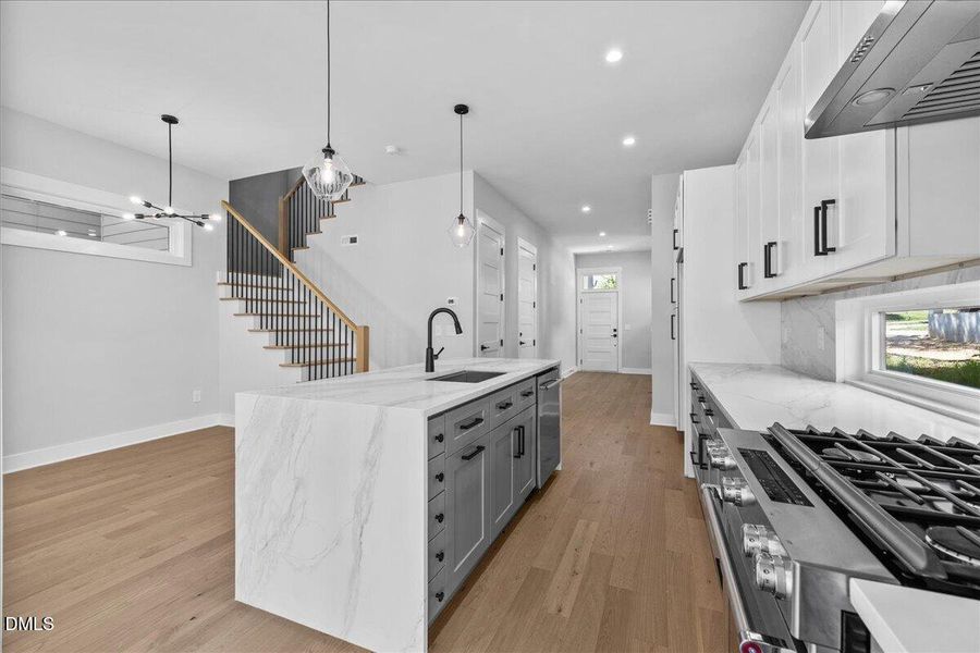 541 Bragg Kitchen