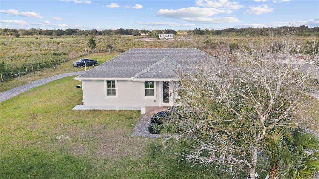 Exterior details and patio area of a home in , Okeechobee (Image 19).