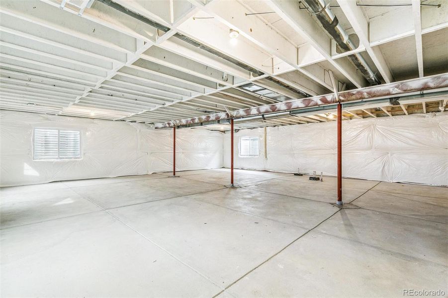 Spacious, unfurnished interior of a new home in Terrain Oak Valley, Castle Rock (Image 25).