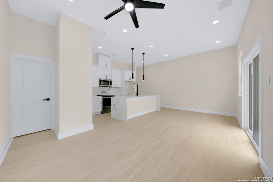 Spacious, unfurnished interior of a new home in , San Antonio (Image 16).