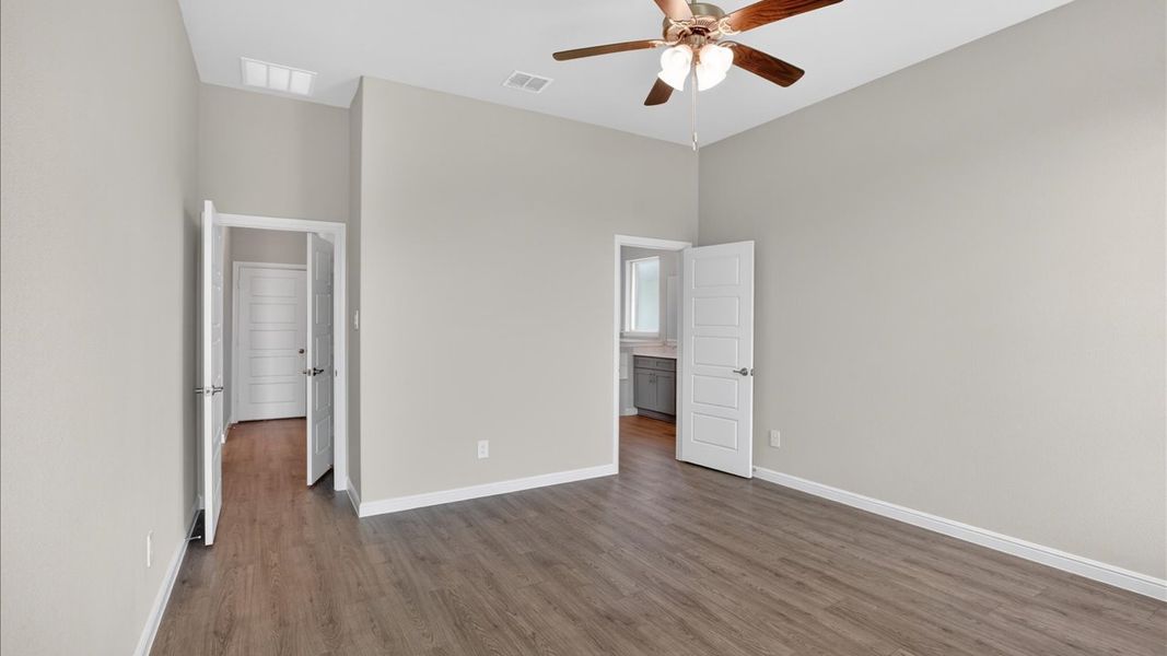 Spacious, unfurnished interior of a new home in Lakeview Pointe, Grand Prairie (Image 22).