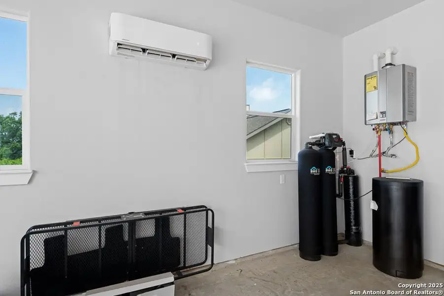 Furnished interior view inside a new home in , Kerrville (Image 5).