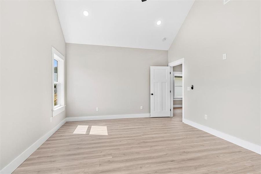 Spacious, unfurnished interior of a new home in , Dalton (Image 25).