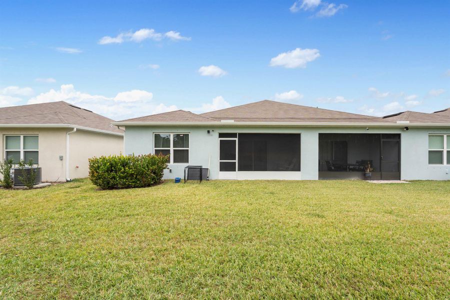 Exterior details and patio area of a home in , Fort Pierce (Image 25).