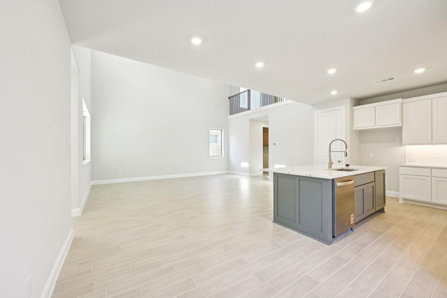 Spacious, unfurnished interior of a new home in Evergreen 40', Conroe (Image 33).