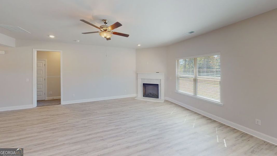 Spacious, unfurnished interior of a new home in Holliday Pass, Griffin (Image 12).
