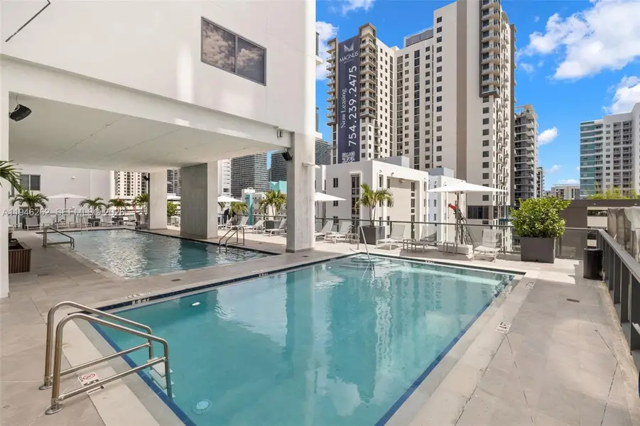Condo located in Miami, FL showcasing its design and architecture (Image 5).