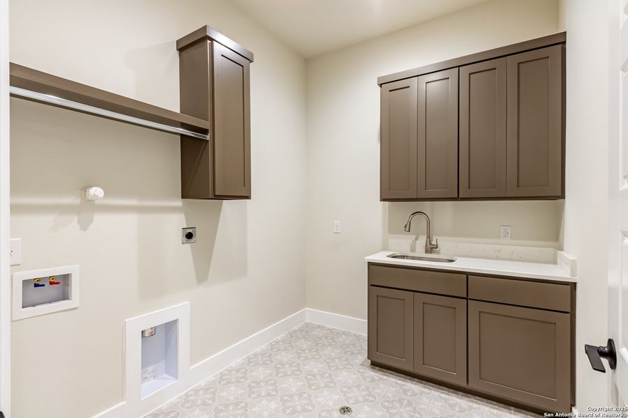 Furnished interior view inside a new home in , La Vernia (Image 44).