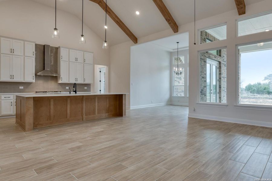 Spacious, unfurnished interior of a new home in Waldsanger, New Braunfels (Image 21).