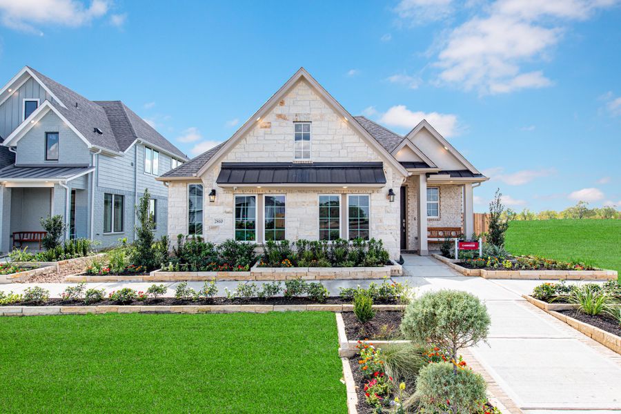Representative exterior photo of a completed home built from the Cambridge by Beazer Homes in Ellwood: Signature Collection, Iowa Colony, TX (Image 16). Representative exterior photo of a completed home built from the Cambridge by Beazer Homes in Ellwood: Signature Collection, Iowa Colony, TX (Image 16).