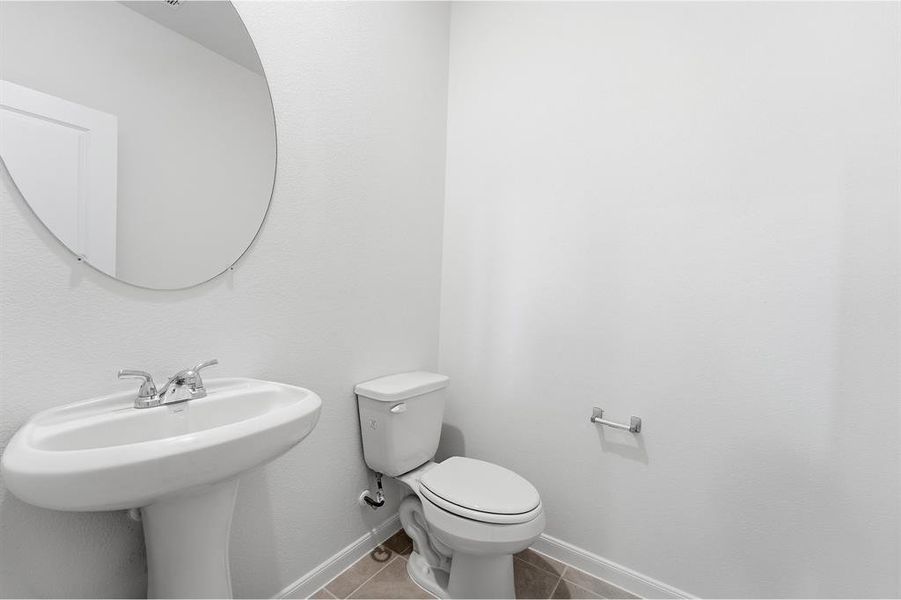 Furnished interior view inside a new home in Saddlebrook Estates, Waxahachie (Image 9).