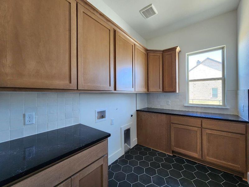Furnished interior view inside a new home in Rocky Top, Krum (Image 7).