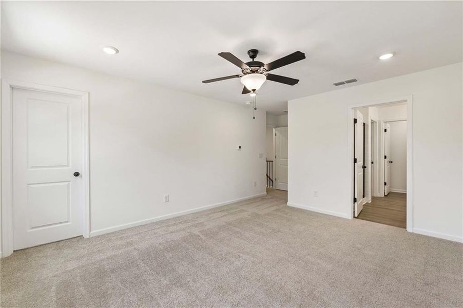 Spacious, unfurnished interior of a new home in Eastlyn Crossing, Flowery Branch (Image 16). Spacious, unfurnished interior of a new home in Eastlyn Crossing, Flowery Branch (Image 16).