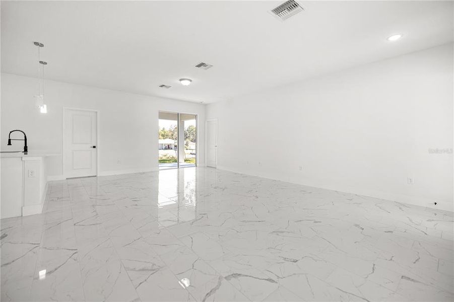 Spacious, unfurnished interior of a new home in , Ocala (Image 13).