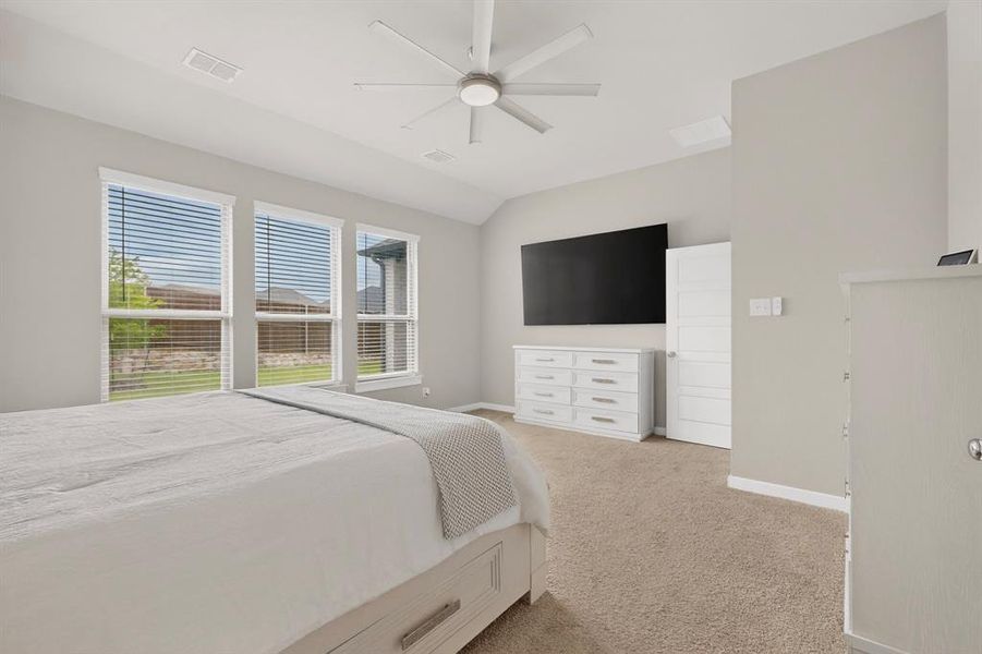 Furnished interior view inside a new home in Oakmont Park, Red Oak (Image 18).