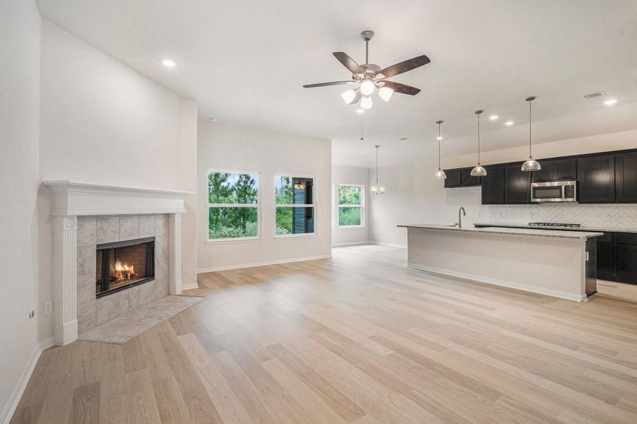 Spacious, unfurnished interior of a new home in Deer Pines, Conroe (Image 26).