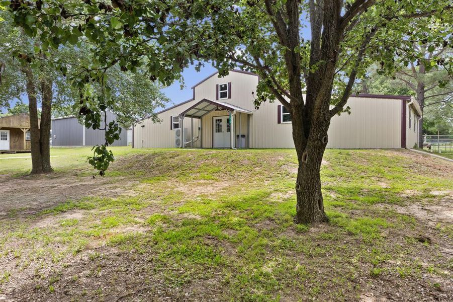 Exterior details and patio area of a home in , Wills Point (Image 17).
