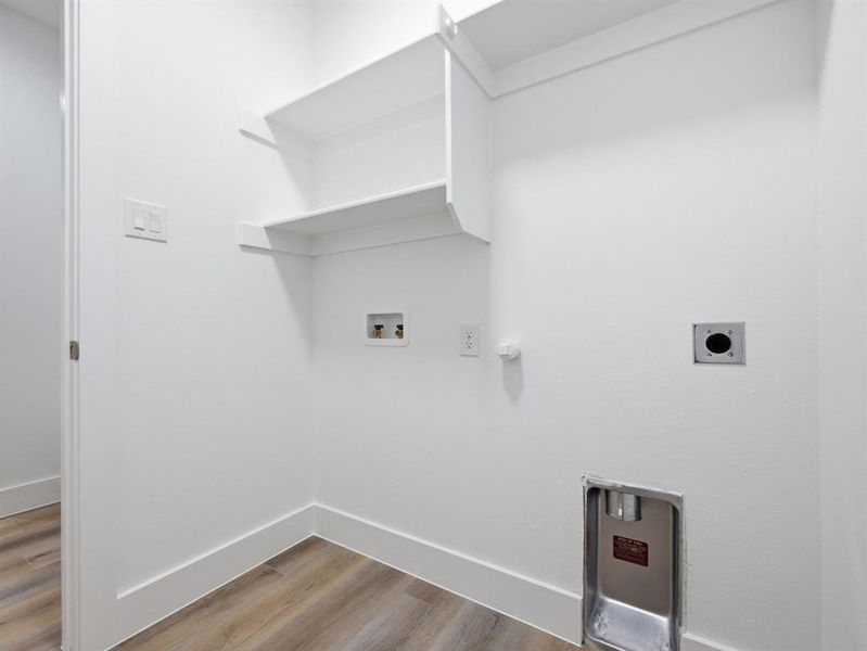 Spacious, unfurnished interior of a new home in , Grand Prairie (Image 20).