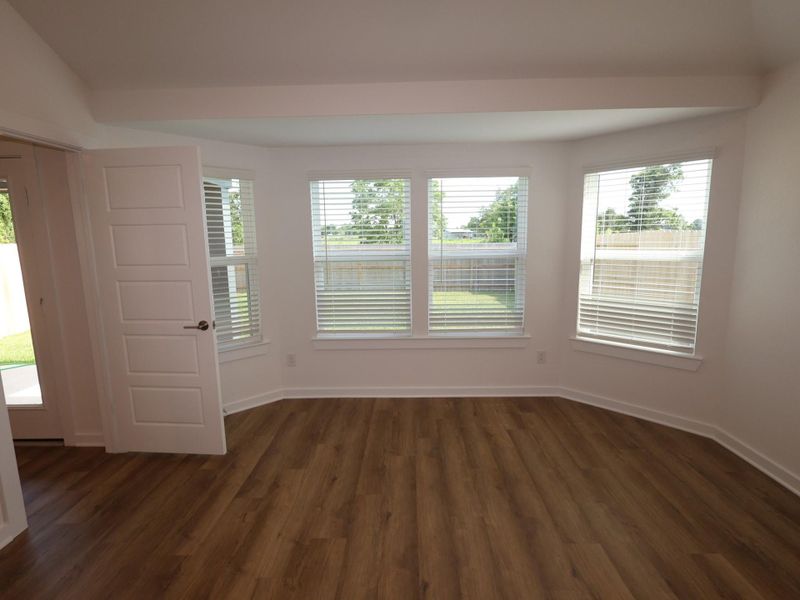 Spacious, unfurnished interior of a new home in Summerview, Fulshear (Image 8).