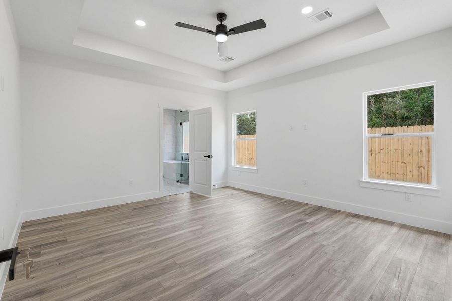 Spacious, unfurnished interior of a new home in , Conroe (Image 20).