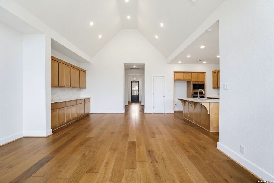 Spacious, unfurnished interior of a new home in Alsatian Oaks, Castroville (Image 14).