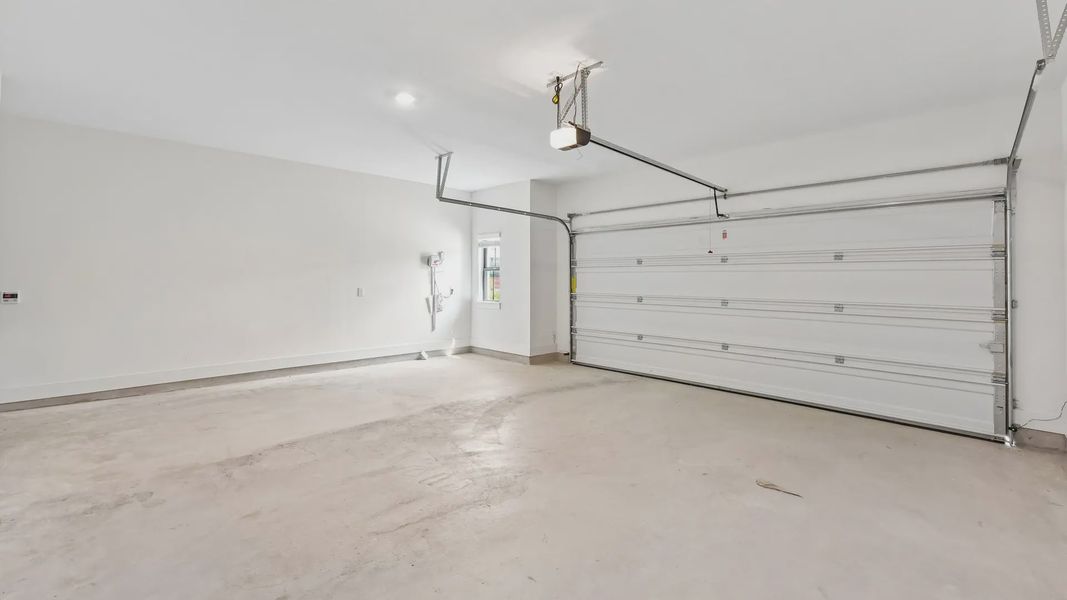 Spacious, unfurnished interior of a new home in Sweetwater, Austin (Image 23).