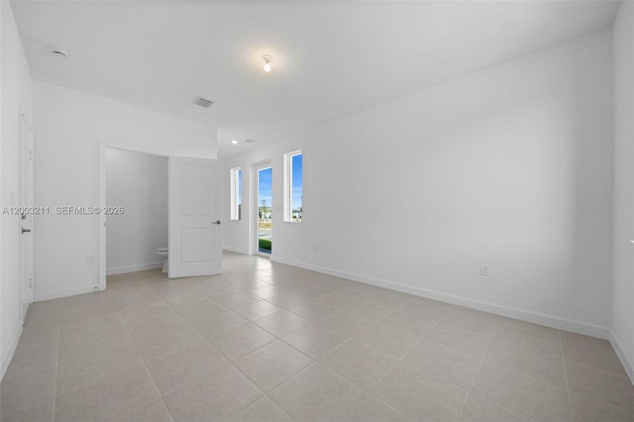 Spacious, unfurnished interior of a new home in , Homestead (Image 16).