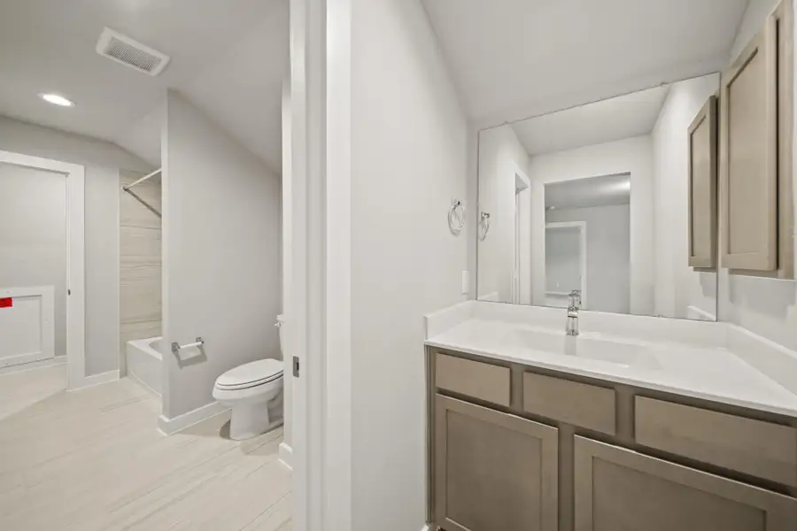 Furnished interior view inside a new home in Grand Oaks – The Cove, Houston (Image 8). Furnished interior view inside a new home in Grand Oaks – The Cove, Houston (Image 8).