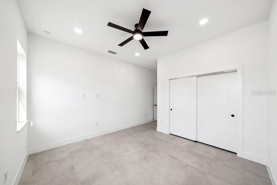 Spacious, unfurnished interior of a new home in , Ocala (Image 34).