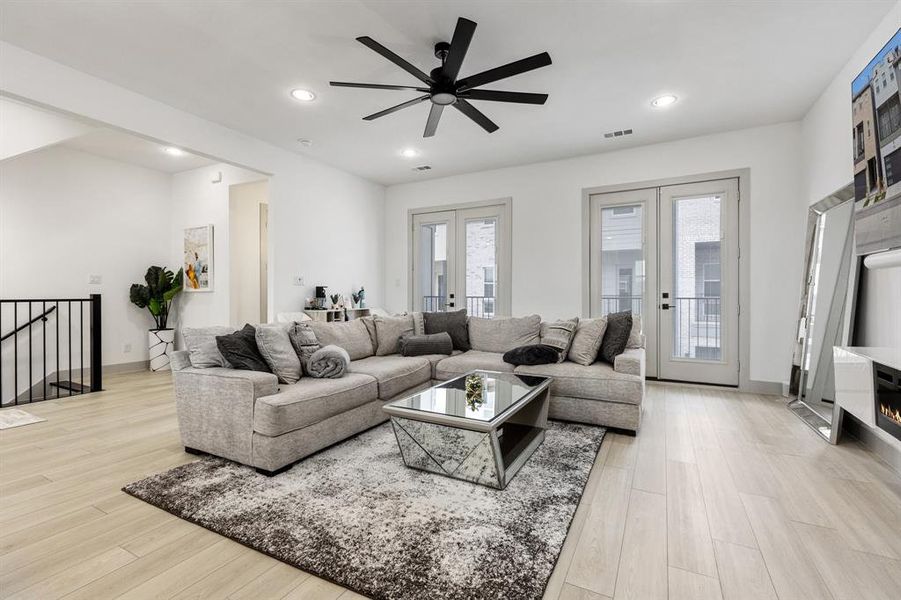 Furnished interior view inside a new home in , Dallas (Image 21). Furnished interior view inside a new home in , Dallas (Image 21).